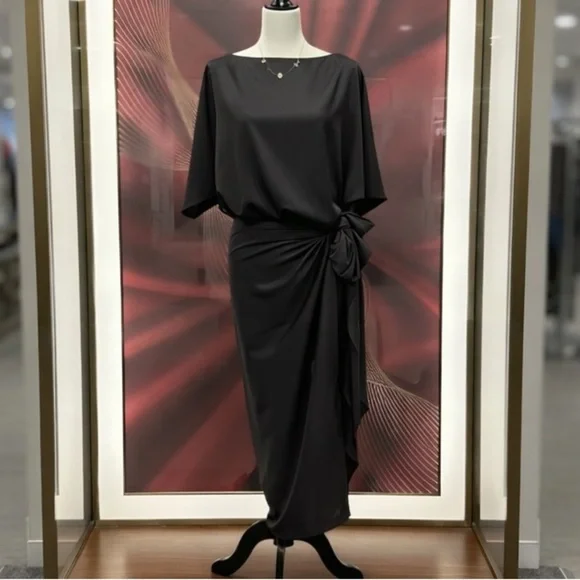 Elegant Black Dress - Picture 1 of 4